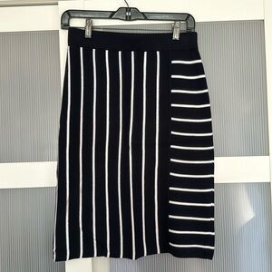 Women’s skirt, Banana Republic, XS, used, in good condition, knee high.